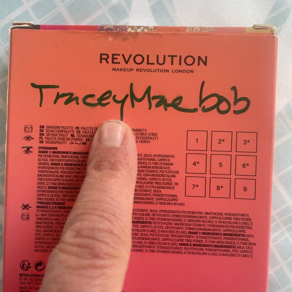 Revolution Fire Palette with Pink Cosmetic Set - Picture 10 of 14